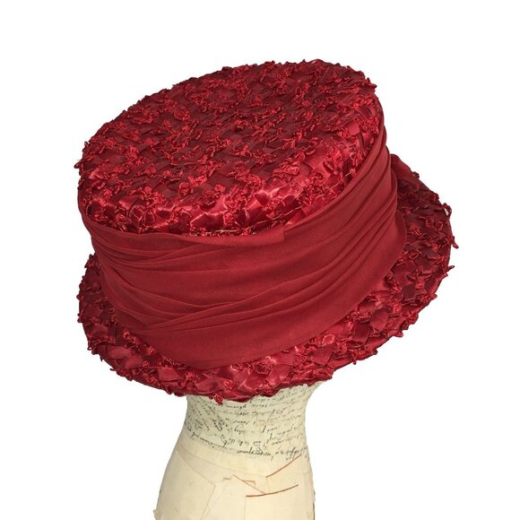 VINTAGE RED WOVEN HAT 10\